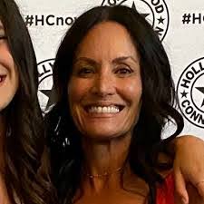 Jennifer Roundy's Instagram, Twitter & Facebook