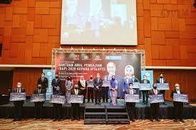 Ppbu is offered to tertiary level education from skills certificate, diploma, bachelor's degree, professional, master's degree, and doctorate (ph.d) to deserving malaysian. Yayasan Bank Rakyat Sumbang Rm1000 Kepada 100 Pelajar B40 Utm Utm Newshub