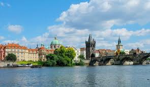 Nasce a sud dello stato polacco, nei monti beschidi che segnano il confine con la slovacchia. Scopri Il Fiume Di Praga La Moldava Vivere In Cechia