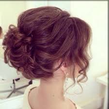 Halblanges haar frisuren lockiges haar mit pony. Hochsteckfrisuren Schulterlange Haare Hochzeit Schulterlange Haare Hochzeit Frisur Hochgesteckt Hochsteckfrisuren Schulterlanges Haar