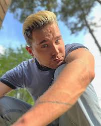 Cutting Through the Pain (Short 2017)