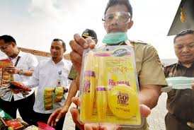 Pewarna makanan berbahaya yang sering ditemukan adalah pewarna tekstil seperti rhodamin b. 28 Persen Jajanan Bali Masih Mengandung Pewarna Berbahaya Republika Online