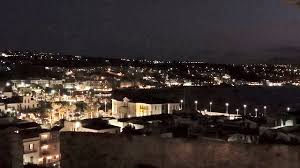 Το rethymno house ειναι το στο κεντρο τησ παλιασ πολησ του ρεθυμνο μολισ 5 λεπτά απο όλα τα κεντρικά σημέια βρισκεται στο κέντρο του εμπορικόυ δρομ. Re8ymno By Night Otan To Feggari Agkaliazei Thn Polh Mas Fwto