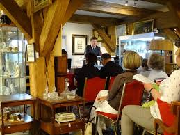 Die großzügigen ausstellungsräume mit der garage für klassische fahrzeuge bieten dem auktionshaus wiesbaden einen idealen rahmen. Die Eiche Auktionshaus Laufende Onlineauktionen Auf Unserer Website Und Zehntausende Objekte Im Freien Verkauf In Lubeck Und Im Auktionshaus Onlineshop
