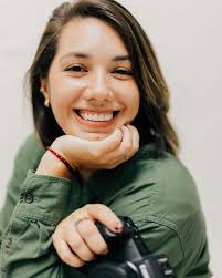 Hey, everyone! 👋 I'm Danna, your friendly neighborhood photographer based  in beautiful Costa Rica. When I'm not chasing after my three amazing kids  (who are my toughest clients, by the way 😅),