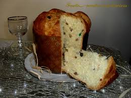 Potete congelarlo, dopo l'ultima lievitazione, e scongelarlo in frigorifero (mai a temperatura ambiente) e far rinvenire almeno 2 ore prima di inciderlo. Panettone Classico Uvetta E Canditi Fatto In Casa