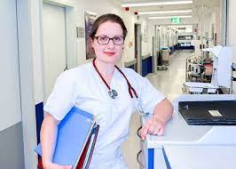 Die klinikum austria gesundheitsgruppe gmbh bietet rehabilitation auf höchstem niveau. Jenaer Arztin Berat Tv Serie Die Jungen Arzte Jenaer Nachrichten