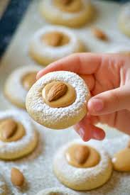 Les sucres, les œufs un à un, la farine, la levure, le sel, l'huile.mettre. Sables Ultra Fondants Au Amlou Aux Delices Du Palais En 2020 Alimentation Fondue Au Chocolat Dessert Facile