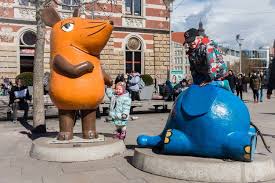 Die Kika Figuren In Erfurt Ein Stadtrundgang Mit Kind Reisezoom Com In 2020 Erfurt Figur Maus Elefant