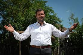 Chefi la cutite semifinala sezonul 7. Primarul Vasile Din Las FierbinÈi DÄ LecÈii De Dans Pe PlajÄ In Vama Veche Libertatea