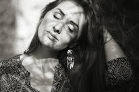 Grayscale Photo of a Pretty Woman · Free Stock Photo