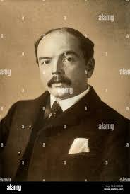 Louis Starr's Instagram, Twitter & Facebook