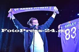 Our database has everything you'll ever need, so enter & enjoy ;) Smiley Unul Dintre Suporterii Echipei Fc ArgeÈ™ Foto Press 24
