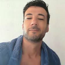 Morre Darlan Guimarães, dono da rede Pão Dourado O empresário Darlan  Guimarães Viana Costa, 55 anos, proprietário da rede de panificadoras Pão  Dourado, que nasceu no Guará, morreu na noite desta sexta-feira,