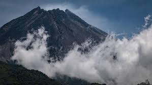 Terdengar suara gemuruh dari semua pos pengamatan gunung merapi, demikian keterangan dari bpptkg. Suara Gemuruh Gunung Merapi Terdengar Saat Guguran 3 Kali Berita Indonesia Satu