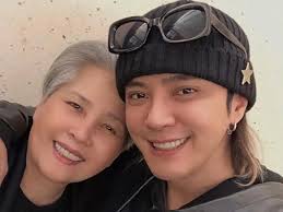 Show Lo denies that his mother has been ill