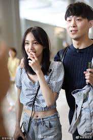 Zheng shuang is a chinese actress and singer. Cdrama Tweets On Twitter Zheng Shuang Is Sweet At The Airport With Her Boyfriend As She Heads For A Talk Show Recording éƒ'çˆ½ Zhengshuang