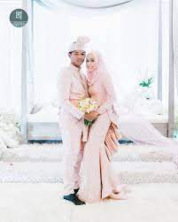 Majlis perkahwinan mia ahmad amp izham malam resepsi. Hari Sabtu Lepas Majlis Resepsi Perkahwinan Mia Ahmad Dan Izham Tarmizi Roslan Berlangsung Dengan Cukup Meriah Sekali Di Taiping Golf And Resepsi Warna Meriah