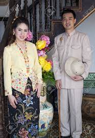 Kebanyakan dhoti sering dilihat pada hari perkahwinan sahaja. A Love Cross Two Culture Baba Nyanya Culture