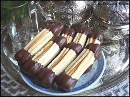 Petits Fours Canneles Au Caramel Et Chocolat Ultra Sables Recette Par Le Palais Des Deli Cookies Recipes Christmas Best Christmas Cookies Cookie Recipes