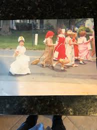 Who are the girls in the 1968 Bicentennial parade photo?
