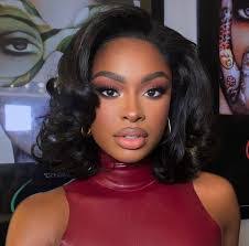 Elle Kerr's Instagram, Twitter & Facebook