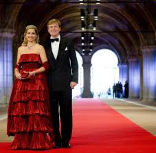 La reine maxima a repris ses activités, avec le sourire. Stilkritik So Hinreissend Elegant Startet Maxima Als Konigin Welt