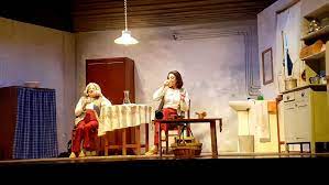 She is really hospitalized but has not suffered any heart attack or stroke. Eunice Munoz Despede Se Dos Palcos Com A Margem Do Tempo Ao Lado Da Neta