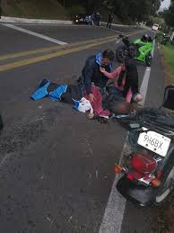 51, dirección a cuernavaca, en dicho incidente se vieron involucrados tráileres y motociclistas, lamentablemente algunos perdieron la vida y otro más resultaron lesionados. Diario De Morelos ×'×˜×•×•×™×˜×¨ Otro Biker Accidentado Reportan Accidente De Motociclista En La Carretera Mexico Cuernavaca A La Altura Del Kilometro 32 Las Placas De La Moto Son 9h6bx Https T Co Toojtsy310