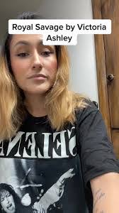 Aileen Savage's Instagram, Twitter & Facebook