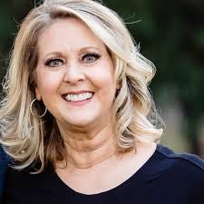 Beth Roe's Instagram, Twitter & Facebook