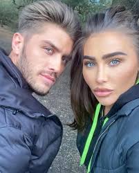 Lauren Goodger spills