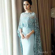 Rumah minimalis tampak depan batu alam banyak digunakan di rumah dengan lahan tipe besar maupun kecil karena gaya ini dinamis dan sesuai dengan luas tanah yang makin hari makin berkurang. Macam Macam Pilihan Model Kebaya Cape Yang Cocok Untuk Kamu Pakai Saat Wisuda
