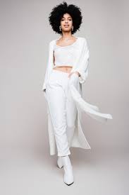 Diese liste von kleidungsstücken führt arten und formen von gegenständen auf, die in verschiedenen kulturen als teil der kleidung dienen oder dienten. Brautpullover Mantel Kuschelig Weiche Warme Strick Brautmode