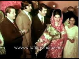 Wedding Reception Of Randhir Kapoor And Babita In 1971 Youtube Randhir Kapoor Rare Videos Celebrity Couples