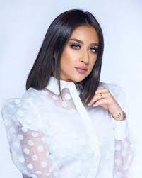 وخلال الفيديو وزعت فرح الهادي عدد من الهدايا. ÙØ±Ø­ Ø§Ù„Ù‡Ø§Ø¯ÙŠ ØªÙƒØ´Ù Ù„Ù„Ù…Ø±Ø© Ø§Ù„Ø£ÙˆÙ„Ù‰ ØªÙØ§ØµÙŠÙ„ Ø¹Ù† ÙˆØ§Ù„Ø¯Ù‡Ø§ Et Ø¨Ø§Ù„Ø¹Ø±Ø¨ÙŠ