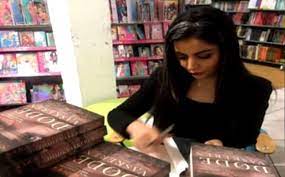 Hun vil med sine debutromaner problematisere vold. Strength Of Women Spotlighted In Debut Novel From Rudaw Net