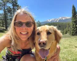 Considering my goals for 2024 and wishing all of you happy hiking, exciting  adventures and a new year full of fun!!🐾❤️