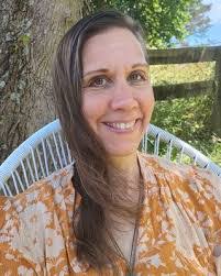 Melissa Paschke's Instagram, Twitter & Facebook