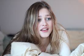 Estelle Clark (@estelleclarkk)