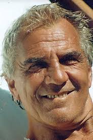 Se llama Martín Gontad (Ex socio de Poli Armentano en "El Cielo"), es el  dueño de 2Net producciones, productor y organizador de fiesta electrónica  "Time Warp" en Costa Salguero, donde fallecieron 6