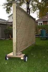 Nizza 101 Gunstige Diy Zaun Ideen Fur Ihren Garten Privatsphare Oder Umfang Dekoratoo Garten Mobel In 2020 Sichtschutz Garten Hintergarten Holzzaun