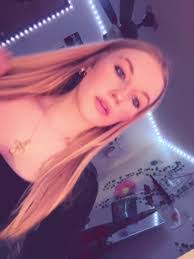 Leila Booth's Instagram, Twitter & Facebook