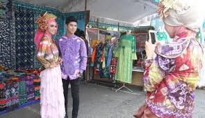 Download now desainer muda asal banua download now model baju sasirangan kp087 cantik nian euy di 2019. Berbagai Jenis Sasirangan Kombinasi Modern Dan Kekinian Idnewsmedia Com