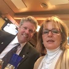 Lisa Beacom's Instagram, Twitter & Facebook