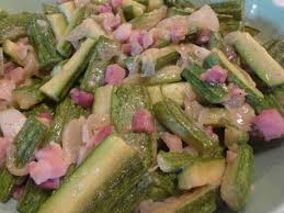 Poi tagliatele a rondelle molto molto sottili. Zucchine Saltate Con Prosciutto Cotto Mangiare Bene