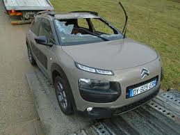 The citroen c4 cactus is the brand's latest product to reach south african shores and its futuristic design has certainly set tongues wagging. Citroen C4 Cactus 2015 Diesel 100 Cv Occasion Achat Voiture Opisto