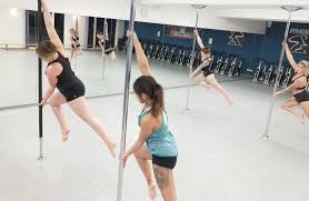 Dabei stärkst du nicht nur. Der Kick An Der Stange Pole Dance Pole Dance Kurse Starten Wieder Im Haus Des Sports Mulheim An Der Ruhr