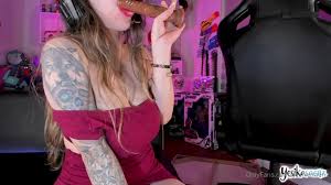 Yesikasaenz OF dildo ride face and squirt