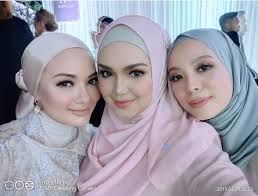 Dedicated helpline number for our valued business partners. Dato Sri Siti Nurhaliza Seen Taking Selfies With The Vivo V15pro Receives Netizen S Praises Ohsem Me